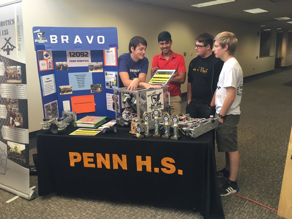 BravoBots12092's tweet photo. We're currently at the school walk-around trying to recruit new people to join FTC! ft. Dean https://t.co/iOjVF1YiO0