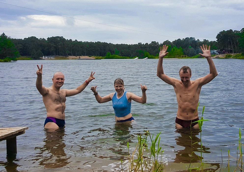 Lappo357's tweet photo. Our gang during #Liepaya #MTB race. #Biking 🚴‍♀️😎✌
///
Mūsu komanda dragā #Liepājas #velokrosā. ✌😉🚴‍♂️ @izraviens_ https://t.co/5XtkMmBFkL
