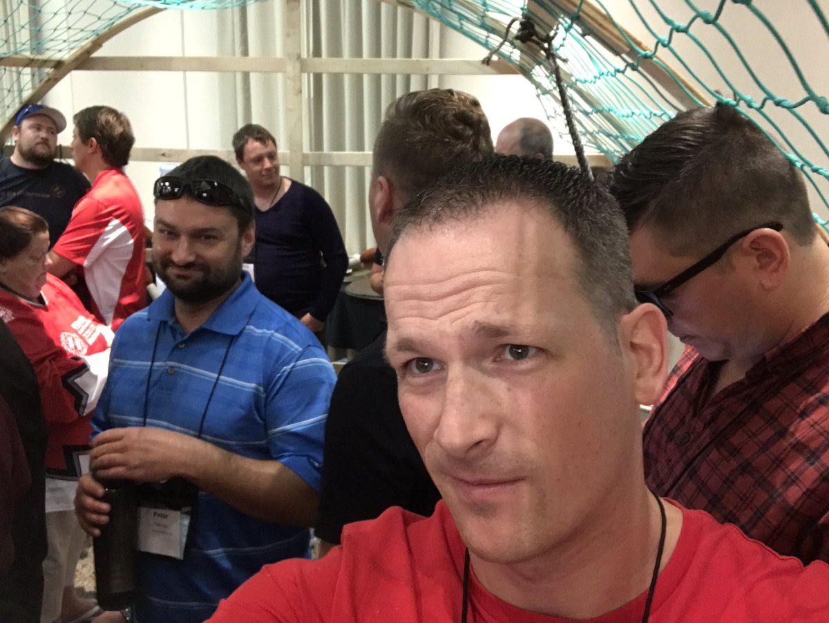 leeburry's tweet photo. @bjdavis Help! Trapped @KinCanada Convention...donations to #EndMS get me out. https://t.co/pGCQOw1GyB Spread the word. Every $ counts! https://t.co/1icDfcfHU6