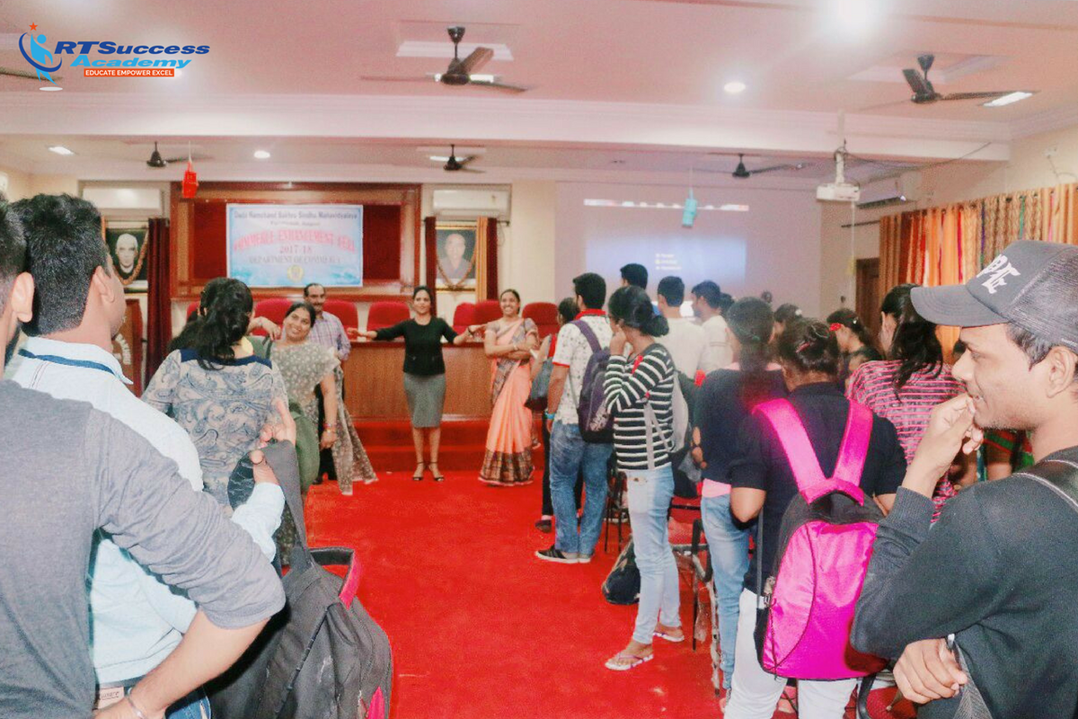 RTSuccessNLP's tweet photo. RTSuccess Day2 - 100 + People . Fortunate enough for another round of huge Empowerment Session. https://t.co/X3zYInTWZm