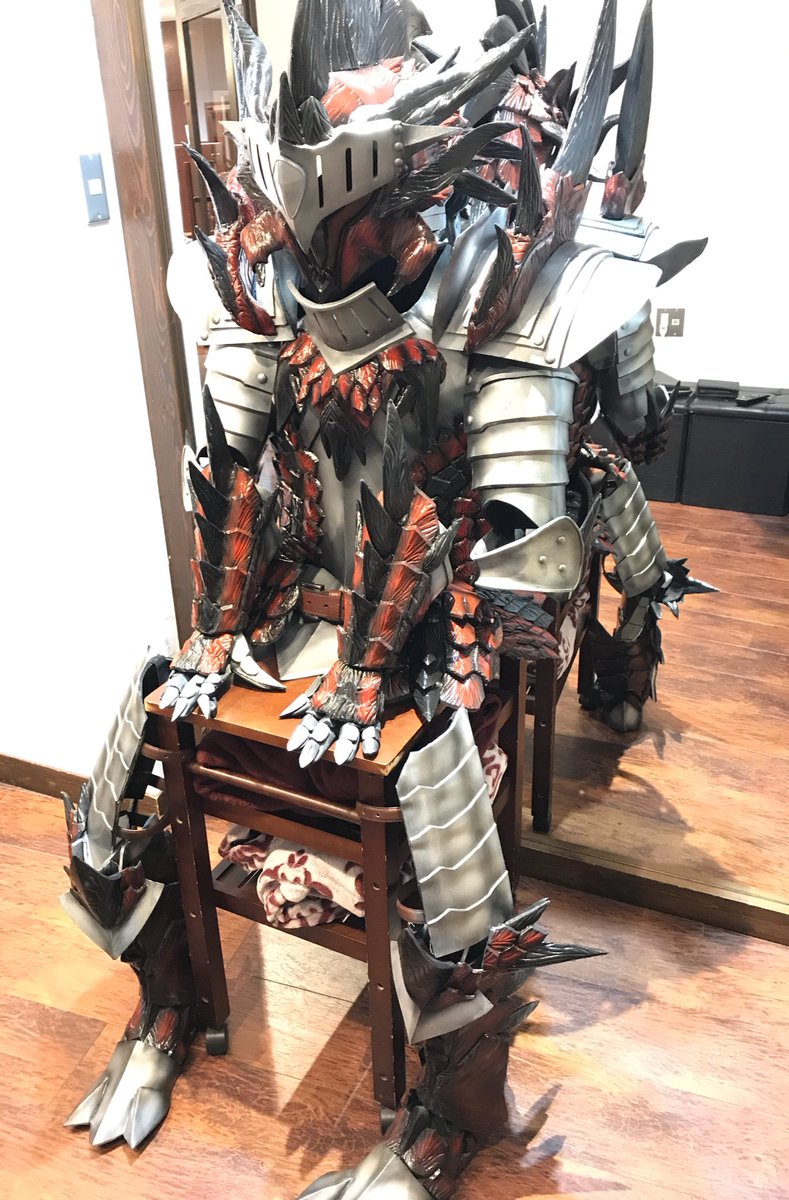 キラー Team Su Twitter 黒炎王装備全身できましたー٩ ᐛ وそしてせっかく剣士ガンナー同じデザインの装備なのてヘビィボウガン構えてみた