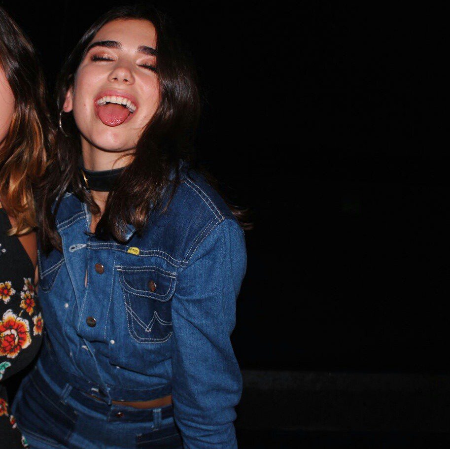 GIILETERIA's tweet image. pqp ela é muito linda