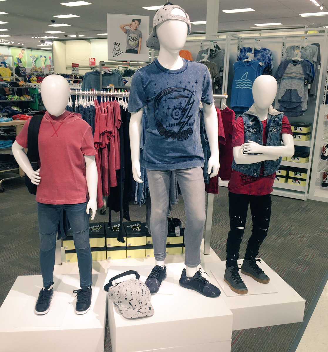 KarlaVMTL's tweet photo. The boys are ready to go back-to-school in STYLE! These movable walls are fun to merch! #TargetStyle #T0966 #ArtClass #Cat&amp;Jack https://t.co/I5gO5MOYr9