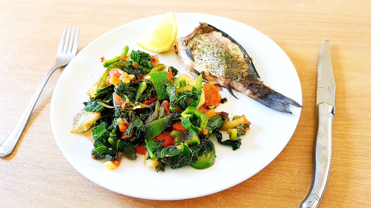 myfood's tweet photo. Avalanche d'expériences culinaires autour de la production dans son #jardin 🌱🌿🍅🍃 #BRF #aquaponie #champignion #permaculture #safefood https://t.co/y8FMt2pILL