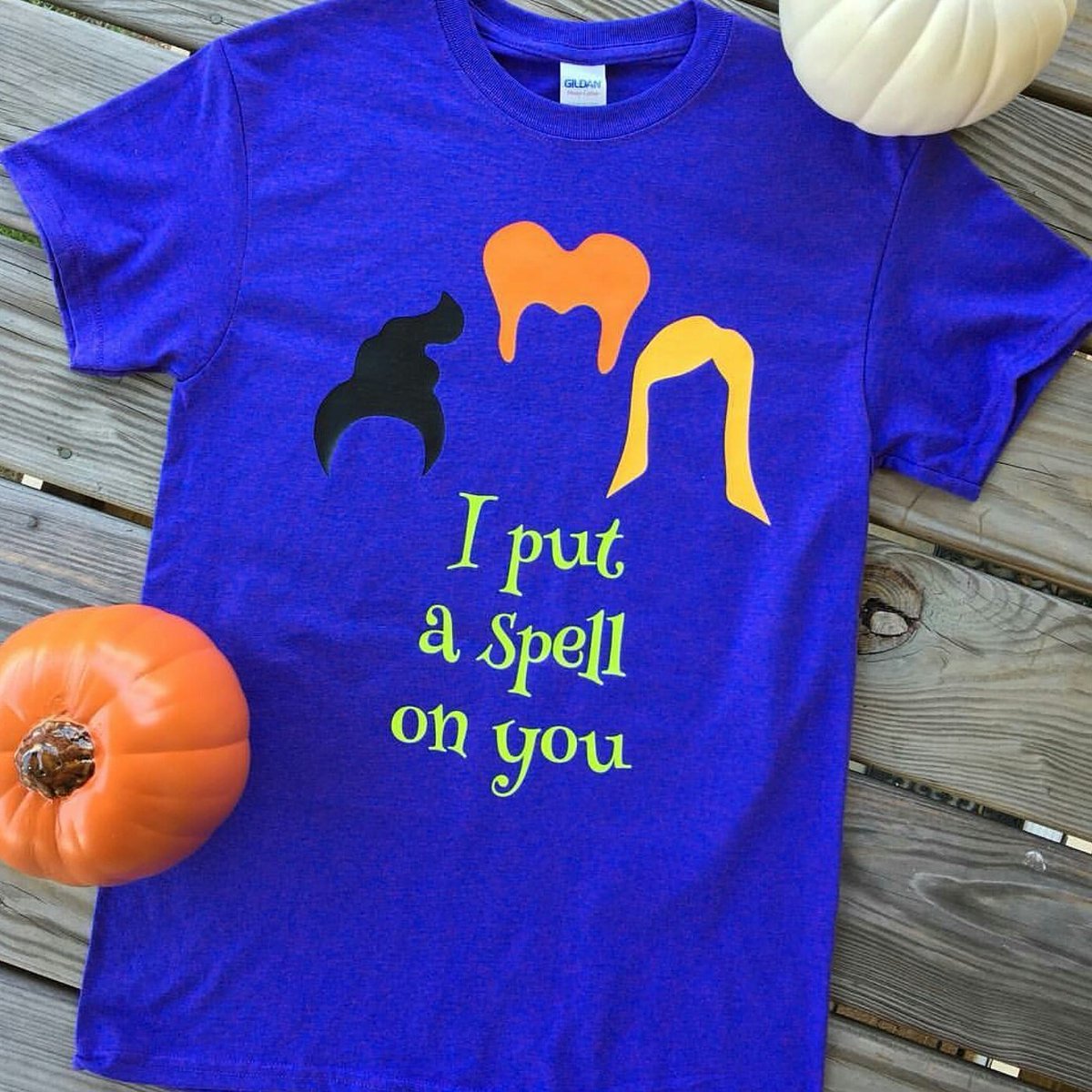 elleqdesigns's tweet photo. How adorable is this #hocuspocus shirt?! Wear yours all #Halloween long! Shop now at, https://t.co/Ai7adKLEaB🕷 #sandersonsisters https://t.co/yD3bW4y7Bg