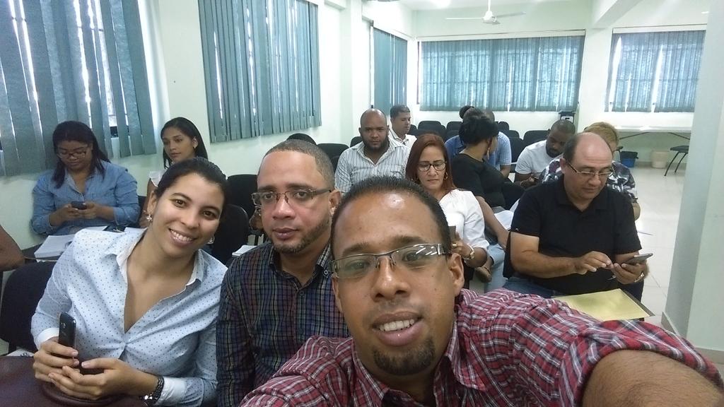 Jvarela04's tweet photo. Seguimos, hoy le tocó el turno al profesor Fary Kurid 
#MarketingPoliticoHatoMayor
@BelarminioR @RubenToyotaSen  @reynaldonova10 https://t.co/qFsKK8sEM7