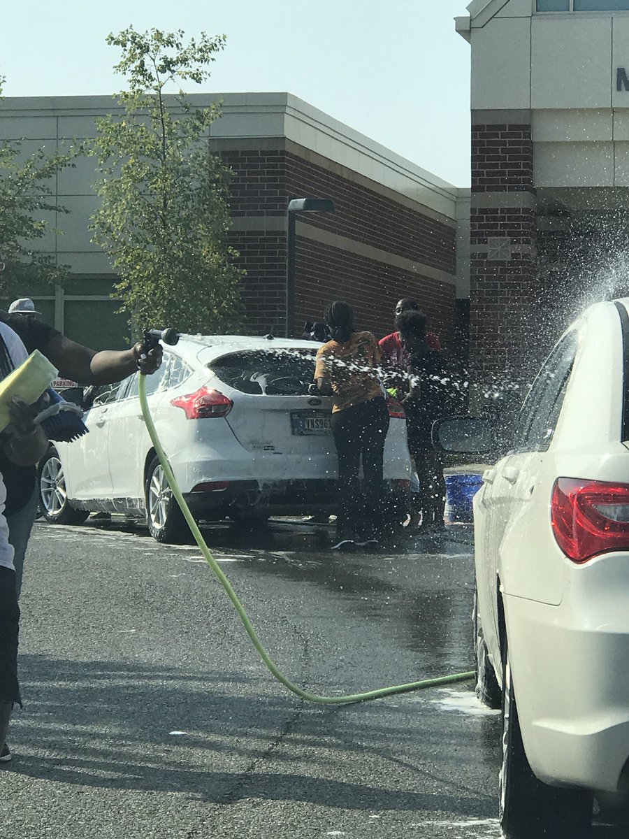 GuionCreekMS's tweet photo. It's not too late to stop by GCMS to get your car washed to support our awesome cheerleaders! #jaguarpride https://t.co/ITvjo2aBeq