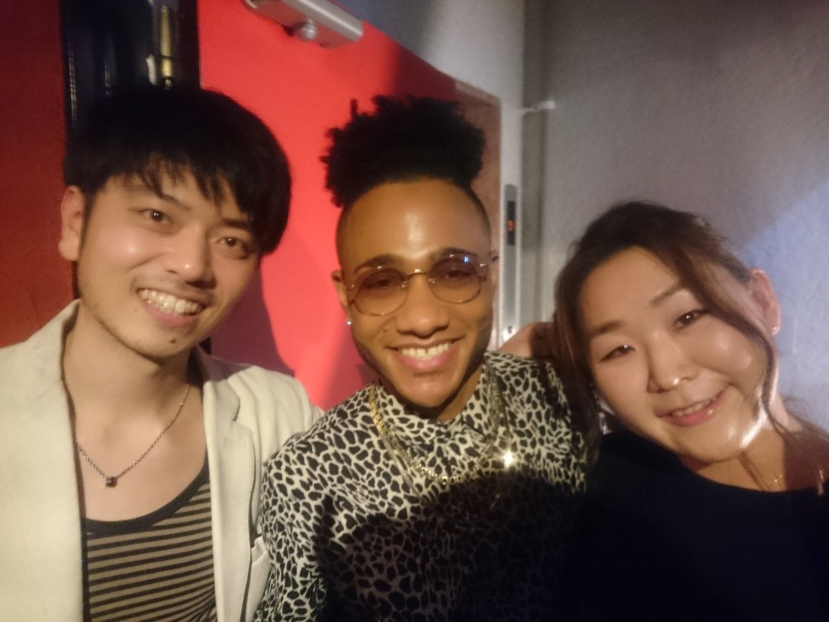 HIROKO__MURATA's tweet photo. 今日のMikechampionのライブ、スペシャルメドレーでまじヤバかった！！！
#Mikechampion #MellowFizz #BOOZER #六本木 #バー #カクテル #tokyo #東京 https://t.co/wd6jzhUtFp