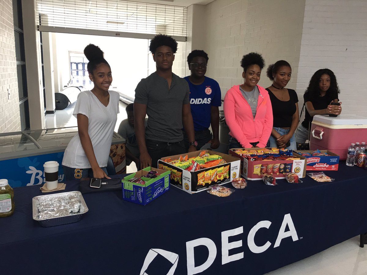 MundyHs's tweet photo. MMHS DECA students and Football players volunteering at the 13th Congressional District Health Fair @MundyHs  @MsCainentrep1 https://t.co/667GQbMLbm