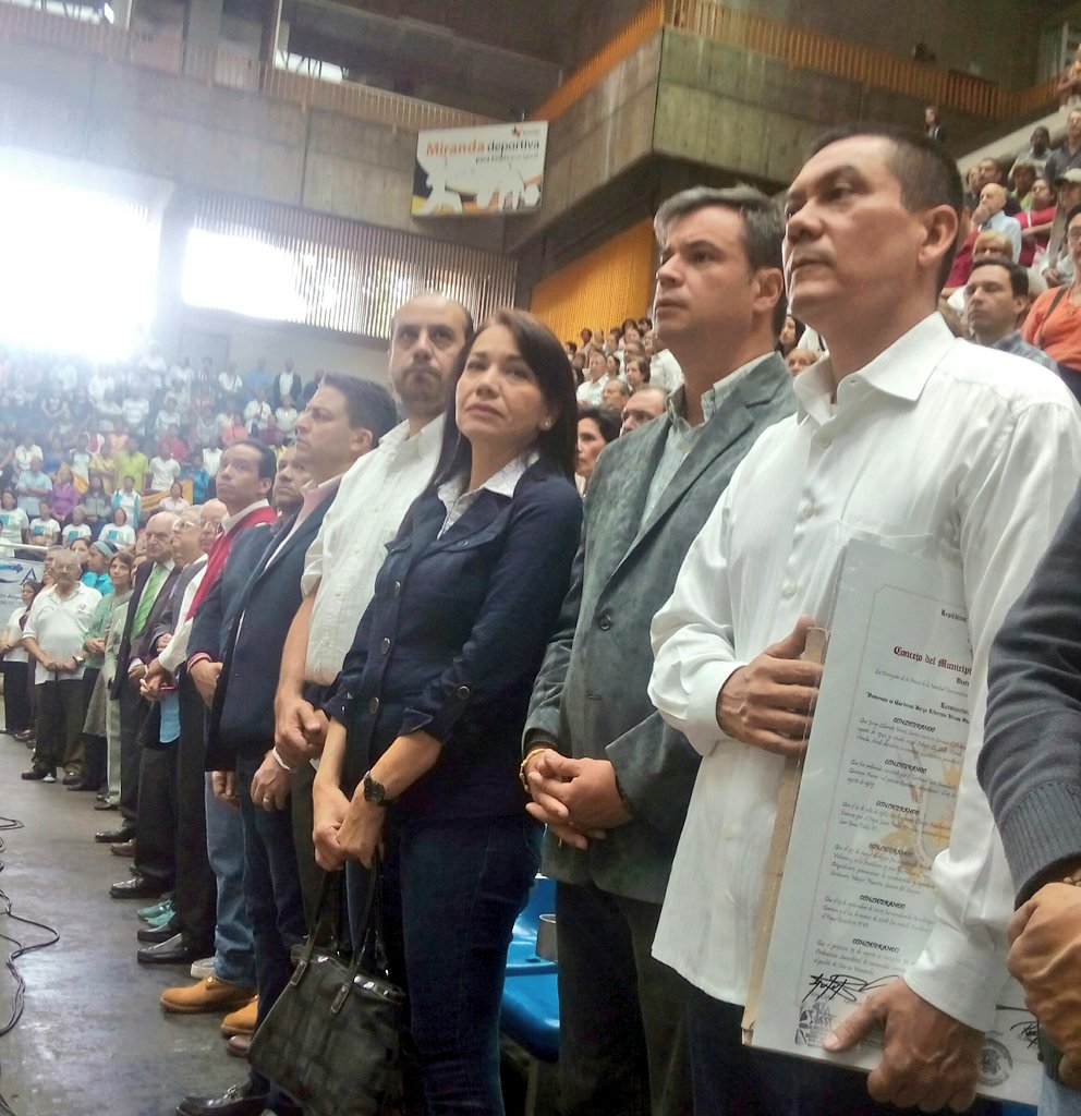 albanfernando's tweet photo. Hoy Damos Gracias a Dios. Por los 50años de vida sacerdotal de nuestro Arzobispo de Caracas, el Cardenal Jorge Urosa Savino #19Ago https://t.co/kFkAgw1EKl