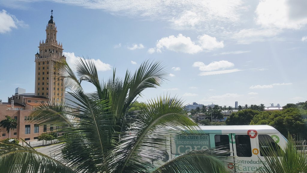 miamimograph's tweet photo. It's already 90 degrees at 9:30 in the morning. Let's stay inside and learn some #c4d @maxon #c4dsaturdays #miamimograph https://t.co/9USoU9TUrp