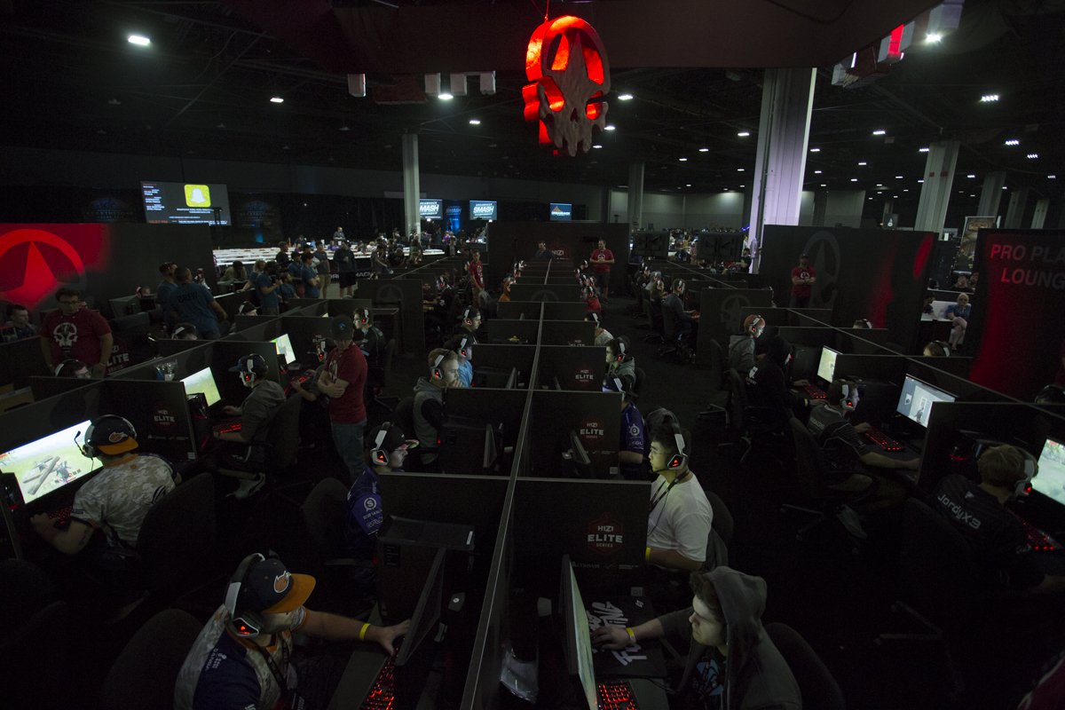 PakasG's tweet photo. Beautiful setup for players! That H1z1 scull looks amazing! @H1Z1KotK #elitesweeps https://t.co/U2MeP26Gh0