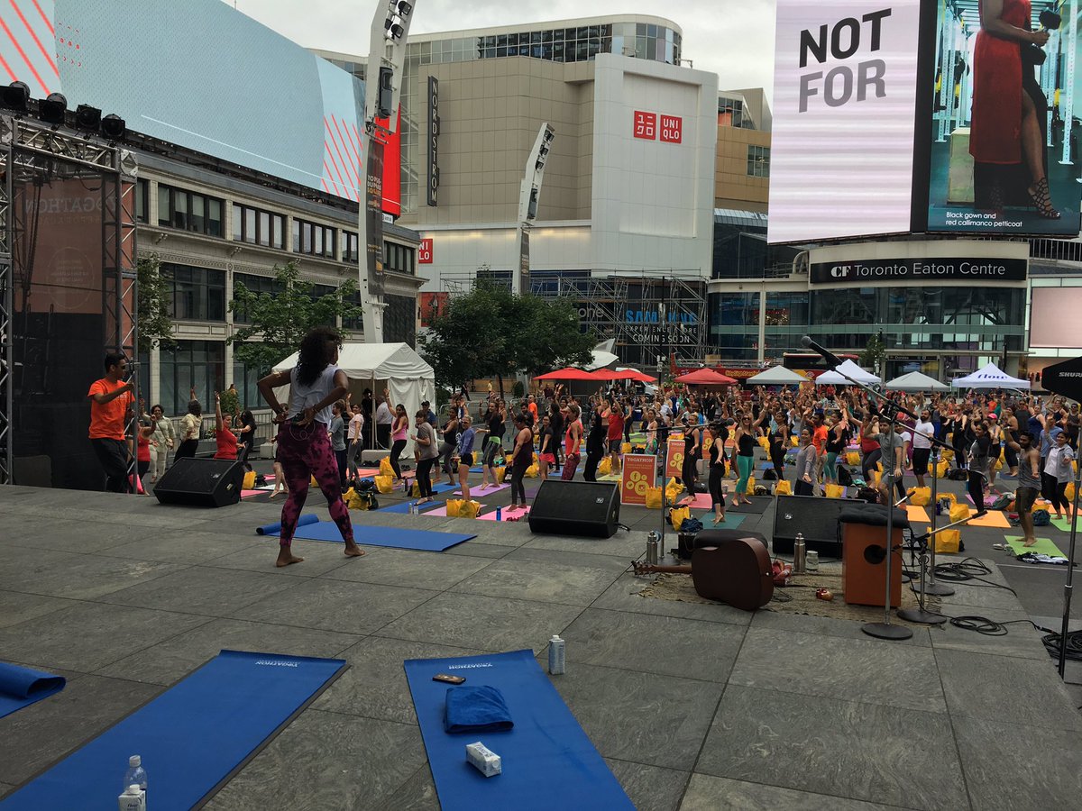Randycity's tweet photo. I am having such blast here for @YogathonToronto @YogathonGlobal #riseforacause https://t.co/xLGzHlNQs7