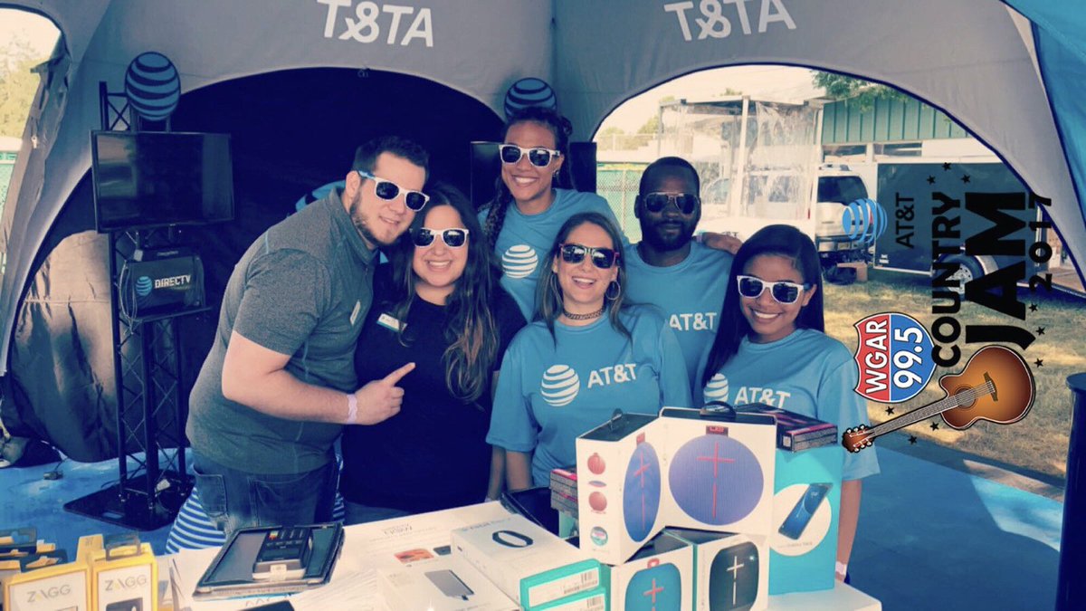 bsenkfor's tweet photo. Here at @995wgar country jam representing #ohpa #dtvnow #tgt #mmt @juswen06 @judy_cavalieri @alysonwoodard @MentorMoneyTeam @Que_macon https://t.co/lXwIBBVNpx
