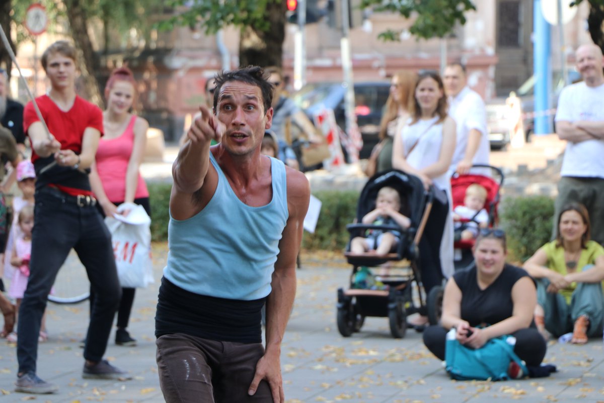 Jurisu's tweet photo. Dance, theater, circus and poetry in motion by Joan Català at @Rigassvetki in #Latvia. #ReRiga #Catalonia https://t.co/krkFfivoRB