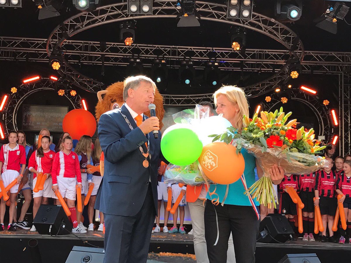 Burgemeester <a href="/SjaakVanDerTak/">Sjaak van der Tak</a> <a href="/GemWestland/">Gemeente Westland</a> spreekt wederom zijn trots uit op een fantastische prestatie <a href="/oranjevrouwen/">OranjeLeeuwinnen</a> van coach <a href="/wiegman_s/">Sarina Wiegman</a>!