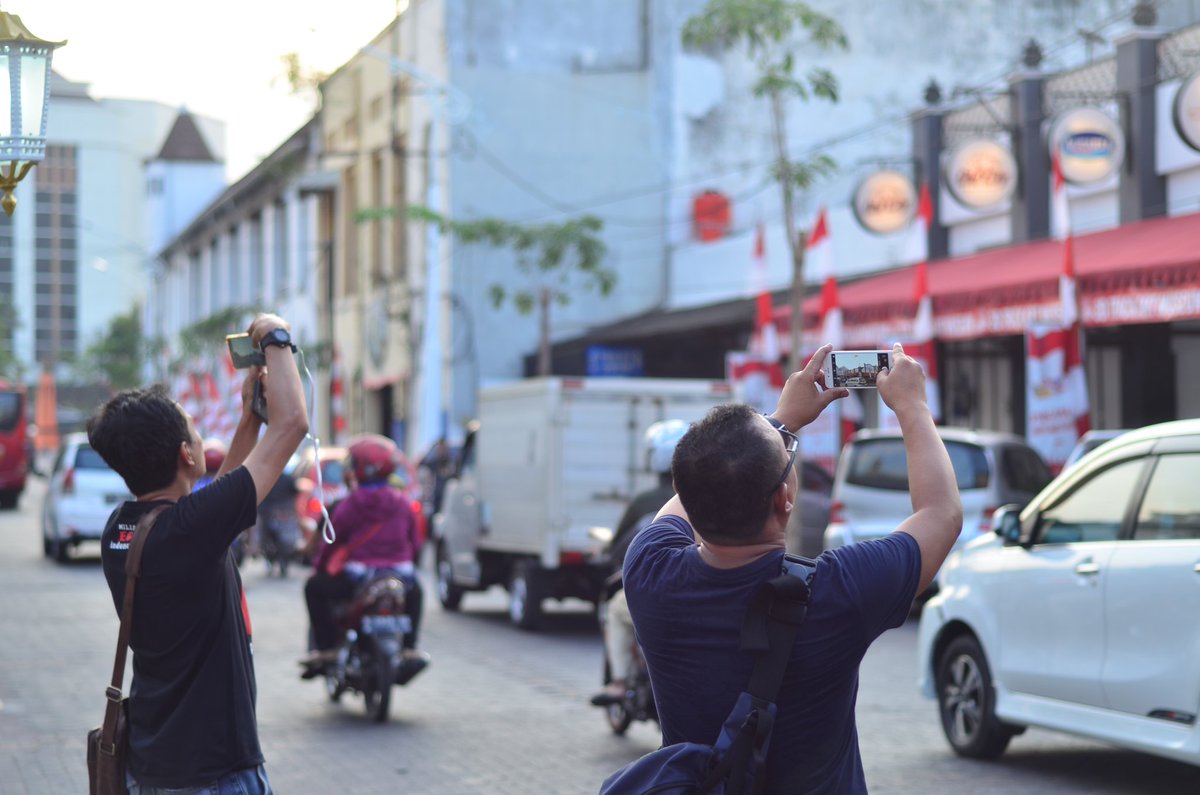 riyonosuke's tweet photo. Di semua sudut bangunan #PesonaHeritage dipenuhi anak muda mudi berfoto-foto dg background bangunan kuno https://t.co/yayTdqdS6s