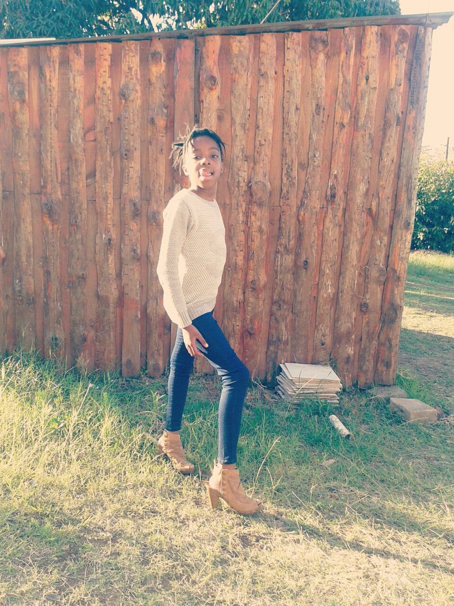 Nomagugu_'s tweet photo. This model is wearing my shoes 😂♥ https://t.co/mTvz75RJsP