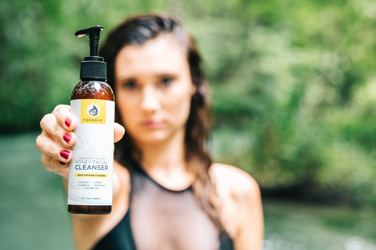 Did you know you can also find our Coconut Milk &amp; Honey Cleanser on Amazon? goo.gl/Ny1xB6 
📷 @jpaluzziphotography <a href="/shaylenecreates/">Shaylene Pase</a>