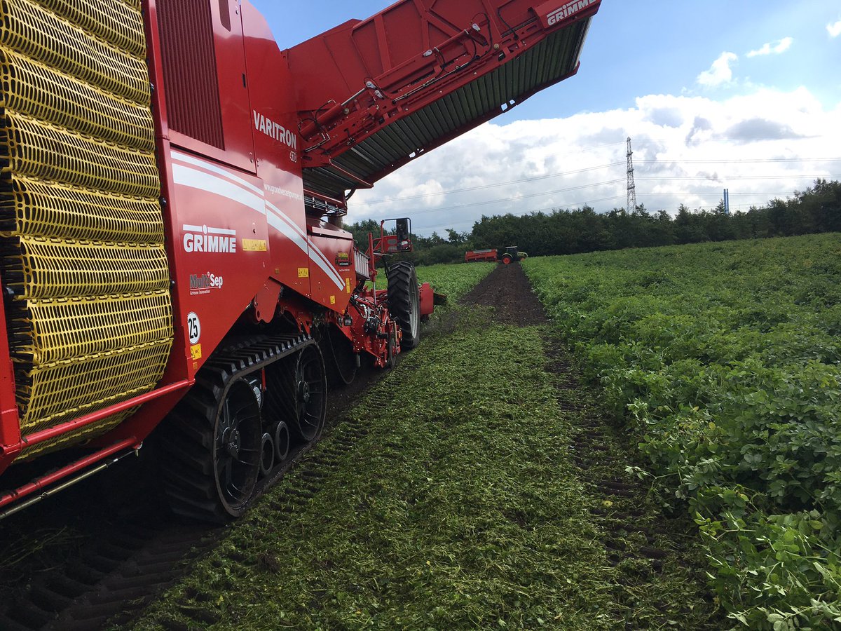 Loonbedrijf Pomper Oranje  met de nieuwe Terra Track 470 Super tevreden  😆