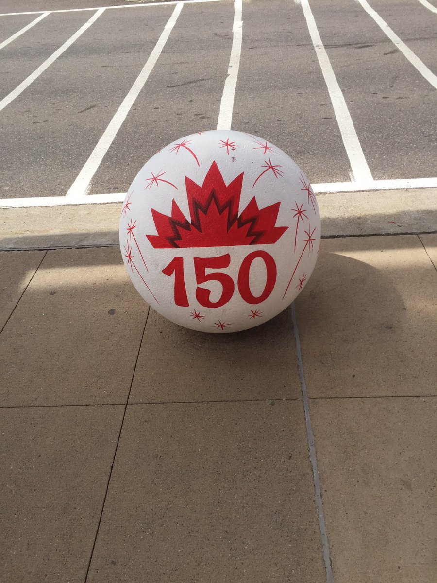 mattdagley's tweet image. The Charlottetown Mall recycled their Target balls! @HalifaxReTales #Charlottetown #TargetCanada #Mall #Recycled