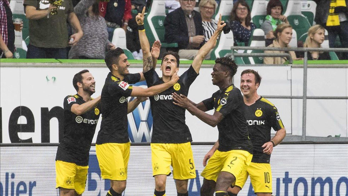 sport's tweet photo. #Bundesliga | Golazo de Bartra dedicado a las víctimas de Barcelona https://t.co/vEgsGqowHx https://t.co/2bD7P5x2bl