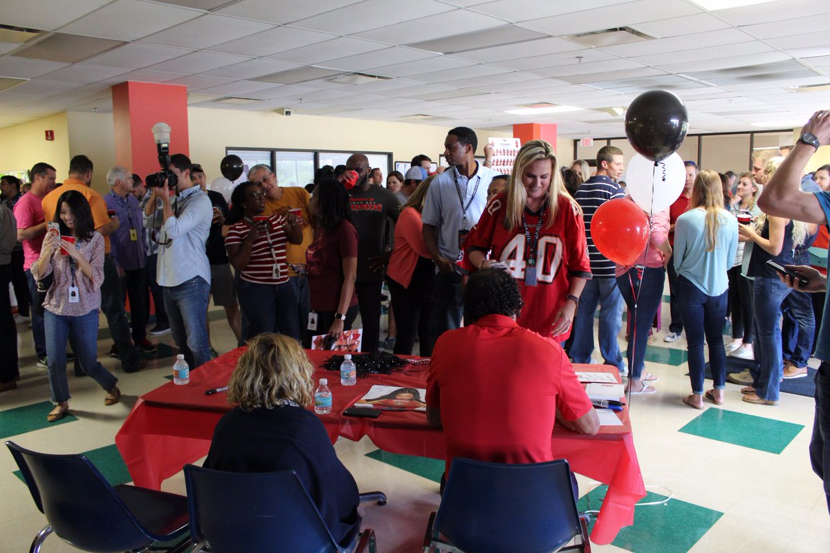 Jabil's tweet photo. Employees had a great time at the @TBBuccaneers partnership pep rally &amp; learned all about our new community initiatives! #JabilCares 🏈🏴‍☠️⚔️ https://t.co/a48iDsB7XT