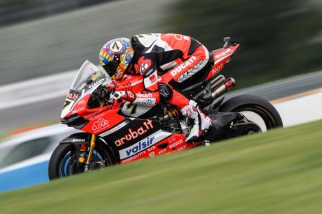 SMotos_Redes's tweet photo. @chazdavies7 gana y recorta, pero #JonathanRae muy sólido hacia el título https://t.co/E855Ew2Sy1

#SMotos https://t.co/QWIeZS3scS