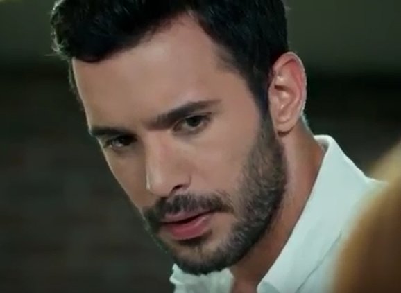 Güle baktıkça çırpınır yüreği bülbülün♥