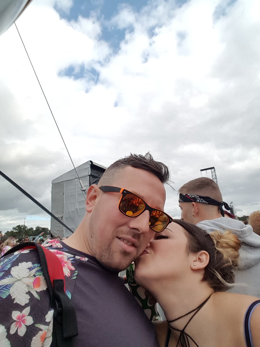 tommy6284's tweet photo. me and @misskerry_lou enjoying @vfestival #jasondurulo https://t.co/50OEmfOWth