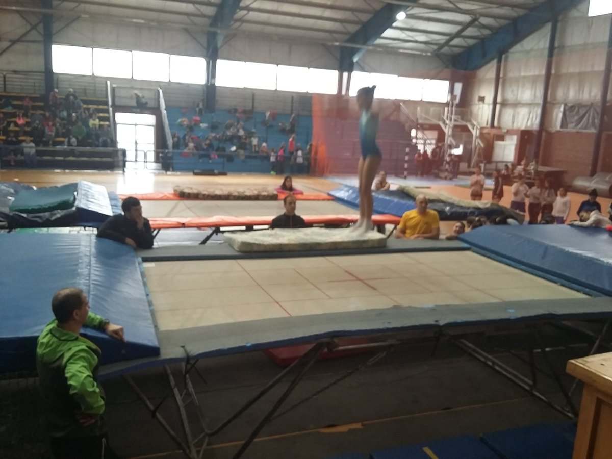 TardonJuan's tweet photo. El Provincial Gimnasia Acrobatica, vive su última jornada en el gimnasio municipal de Esquel. https://t.co/nRx0V3zyjy