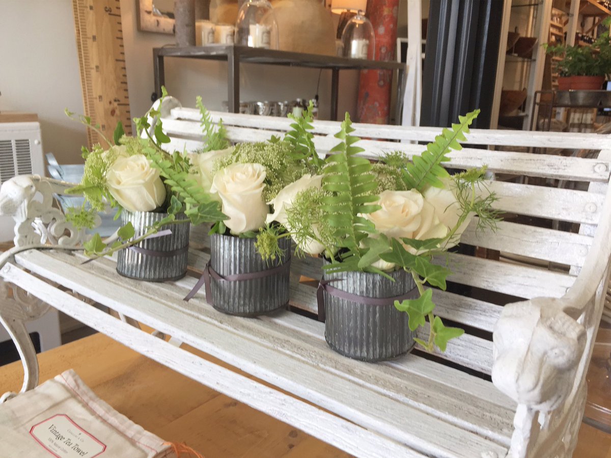 Branch_Design_'s tweet image. Today&apos;s grab and go floral, the best of summer! Creamy white roses, ivy, and Queen Anne&apos;s Lace. $25 each - 5 available.
