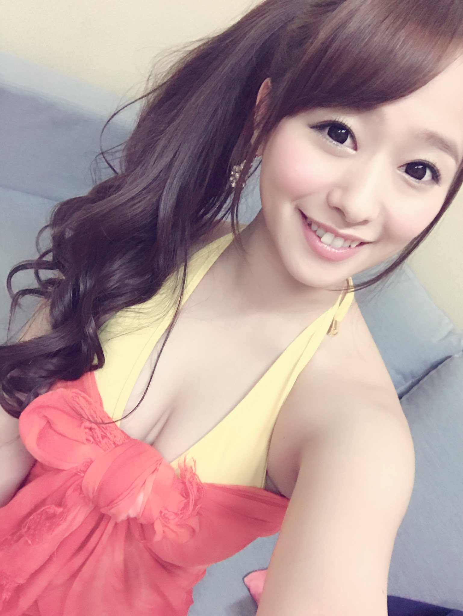 白石茉莉奈 白石茉莉奈 パケ写 神田書店野田店様でのBDイベント、無事に終了致しました! 今年も沢山の愛とサプライズに溢れた最高すぎる1日でした。 写真はVパケ水着コスに、昨夜必死でアレンジ練習して挑んだ浴衣に、MMD AAのトロフィーに、皆からの愛の塊。 書ききれない思い ...