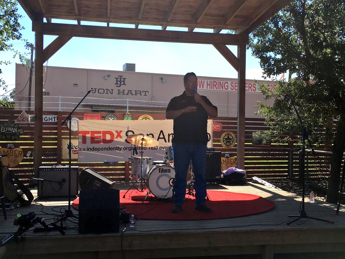 BBQsnob's tweet photo. B R Anderson of @BDaddysBBQ in Helotes here at #TedxSA. He's giving advice on opening a BBQ joint. "Start small, start cheap." https://t.co/Y1JWR7G5OV