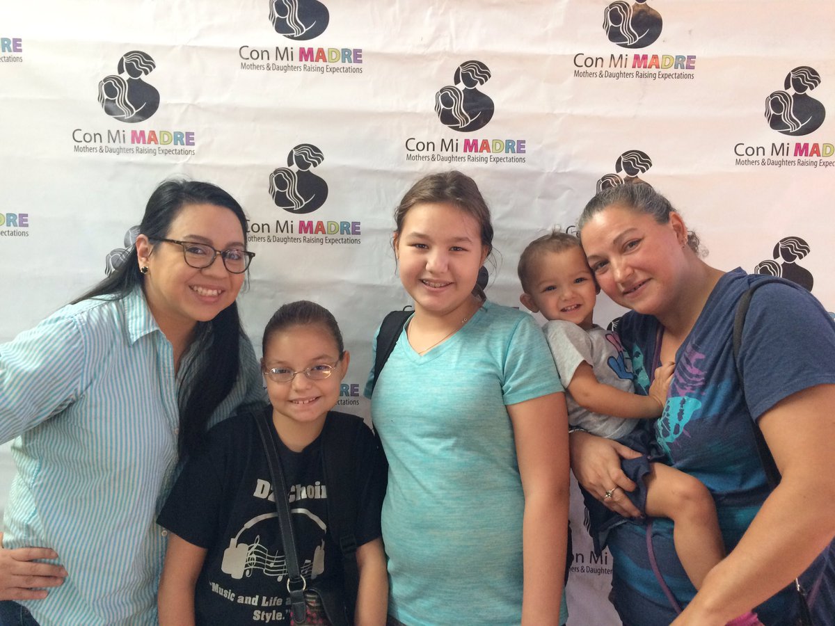 ConMiMADRE's tweet photo. So many familiar faces & so many wonderful resources! We're so excited to see our girls achieve success this school year! #readysetgo2017 https://t.co/SaTZ1RIJz4