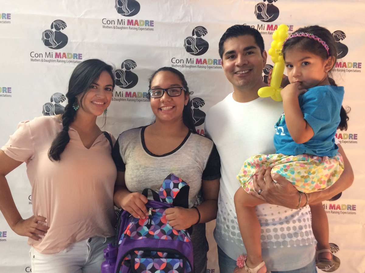 ConMiMADRE's tweet photo. So many familiar faces & so many wonderful resources! We're so excited to see our girls achieve success this school year! #readysetgo2017 https://t.co/SaTZ1RIJz4
