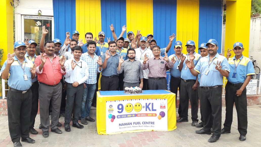 BPCL_Jodhpur's tweet photo. Kudos 👏👏 to #NamanFuelCentre for achieving milestone of 400kl MS &amp; 500kl HSD in a month👍👍
@bprajstate @PeethambaranT @singharunbpcl https://t.co/b5k43S8L8q