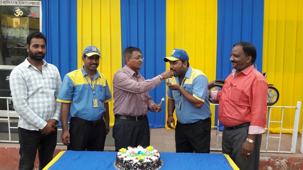 BPCL_Jodhpur's tweet photo. Kudos 👏👏 to #NamanFuelCentre for achieving milestone of 400kl MS &amp; 500kl HSD in a month👍👍
@bprajstate @PeethambaranT @singharunbpcl https://t.co/b5k43S8L8q