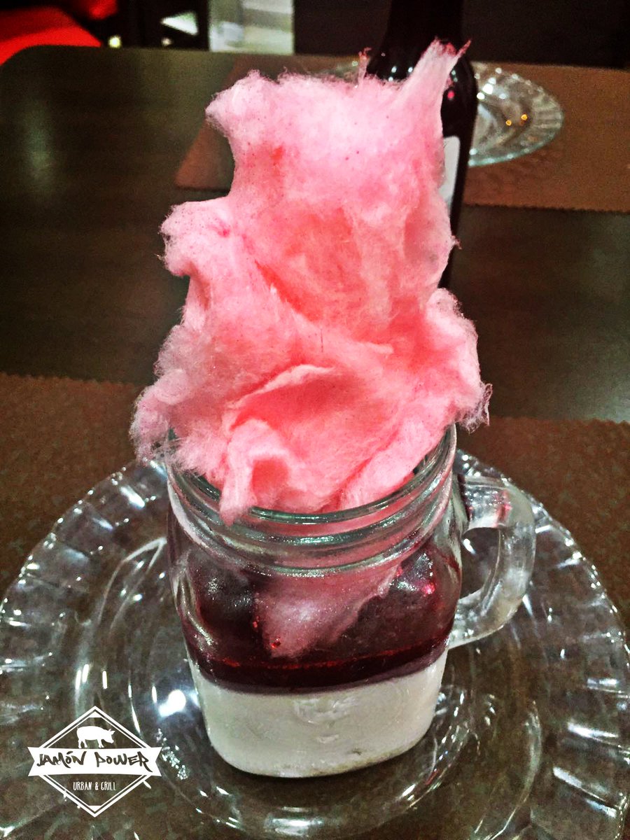 Y vamos con el último día de #feria!! 💃🍺 Hoy os presentamos nuestra #tarta de #queso versión feria🍭 #jamonpower #feriademalaga #real #málaga