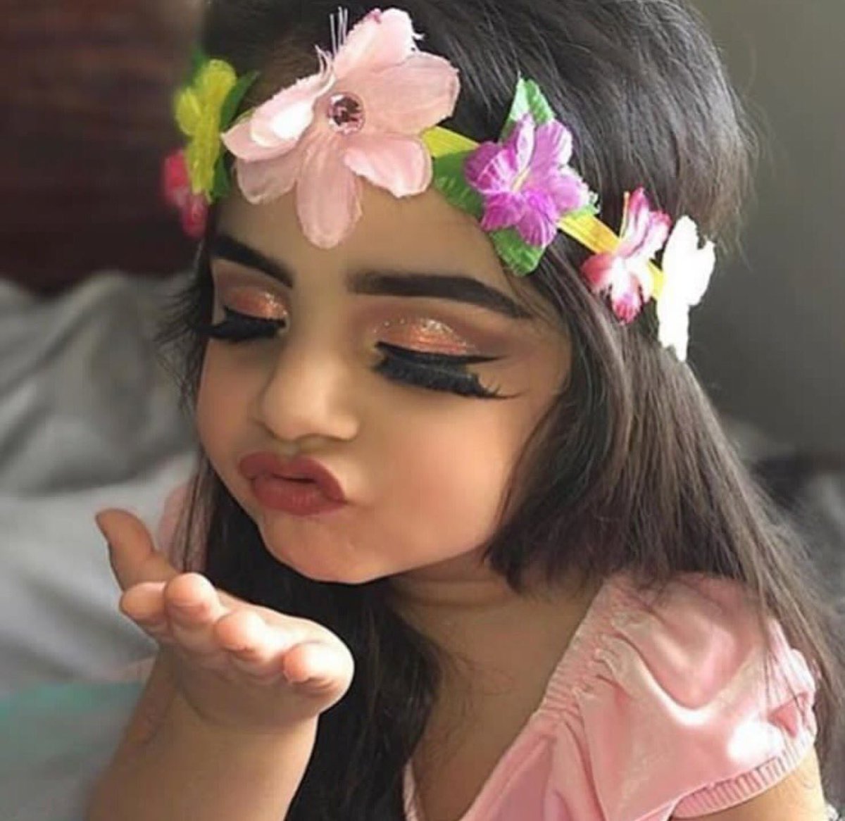 Makeupow's tweet photo. Oml i want a kid like this.                        •----------------------•                        Follow @Makeupow for more! https://t.co/2aB46XwVXj