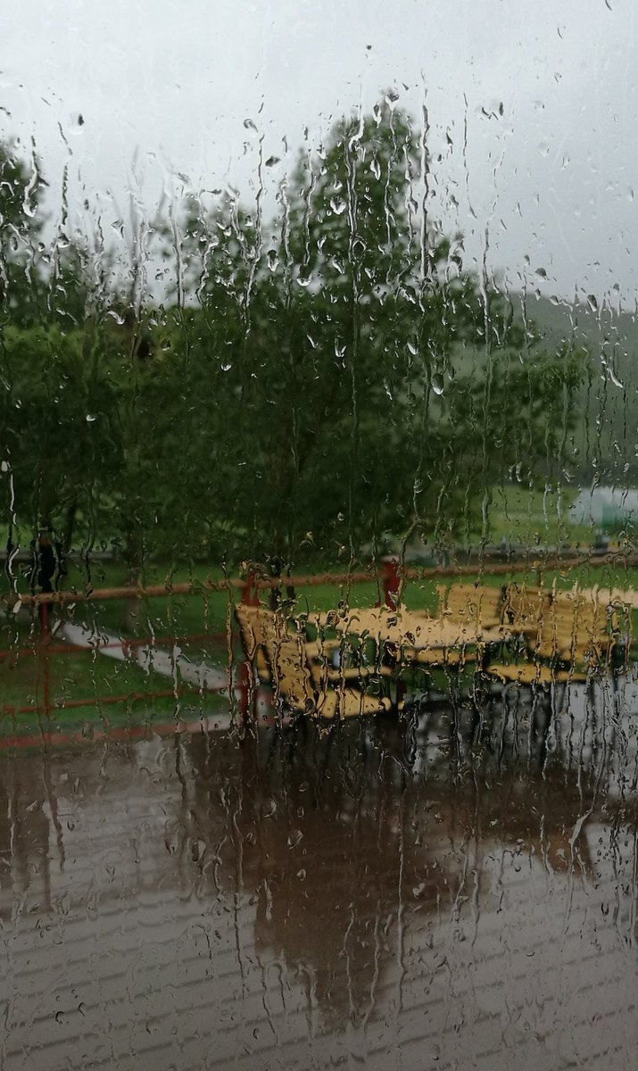 Тэнгэрийн нулимс орчлонгийн буртгийг арилгана. Харин хүмүүн бидний сэтгэлийн буртгийг хэн арилгах сан билээ? Бид өөрсдөө л арилгана.