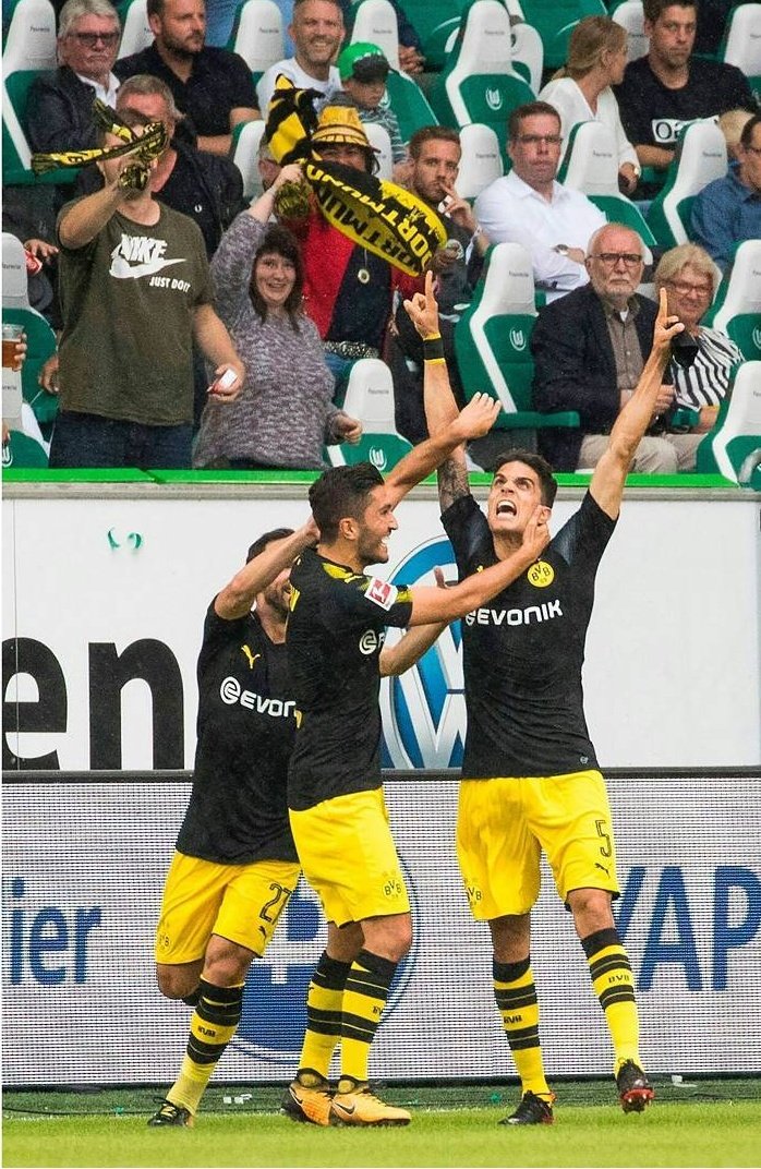Bartrapassio's tweet photo. @MarcBartra dedicando su gol a las víctimas del atentado de Barcelona. Una vez más demostrando su grandeza. https://t.co/ydnFrjgbzy