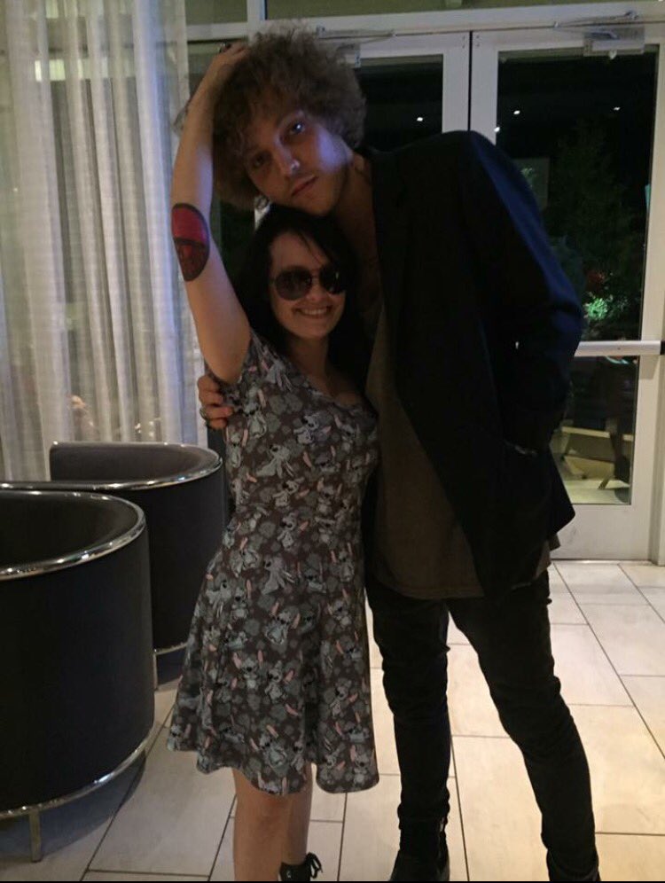 lmpresleyukfans's tweet photo. Ben with a friend of mine Kelly from London at #elvisweek2017 https://t.co/raV1qmJ4Sl