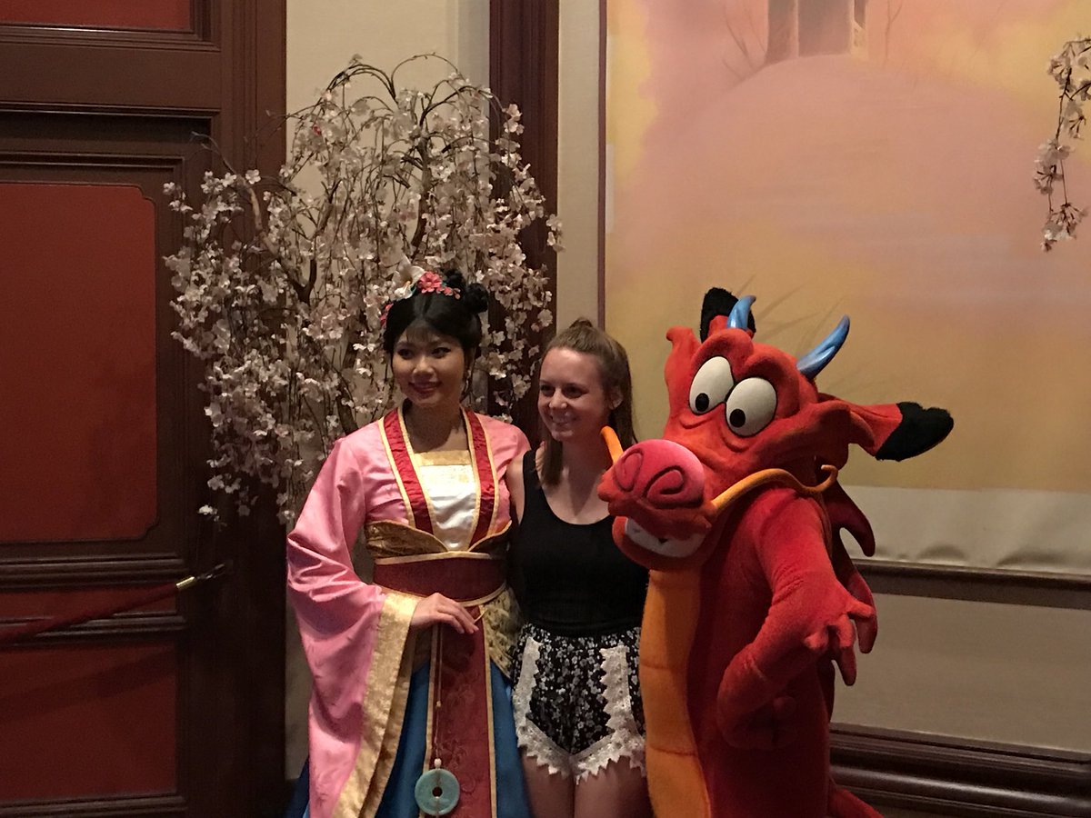 WDWNT's tweet photo. Mulan and Mushu are meeting inside the China pavilion for #DisneyPhotoPassDay https://t.co/VuhNH2GVKF