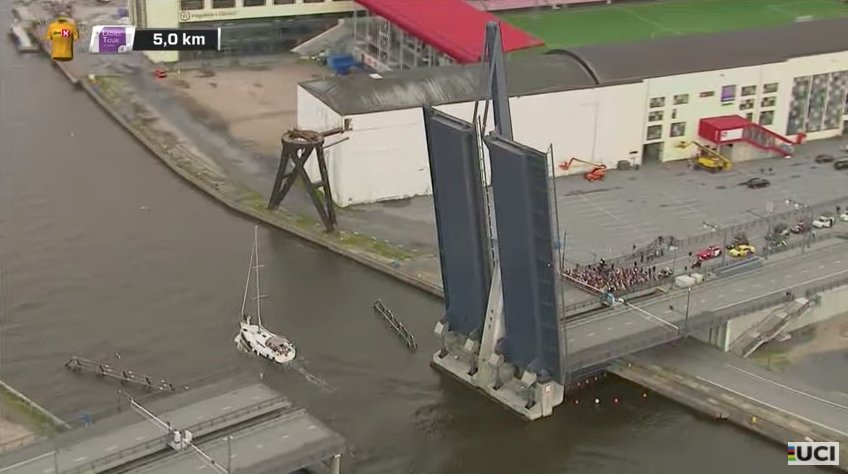 все мосты разводятся, ну а поцелуев...