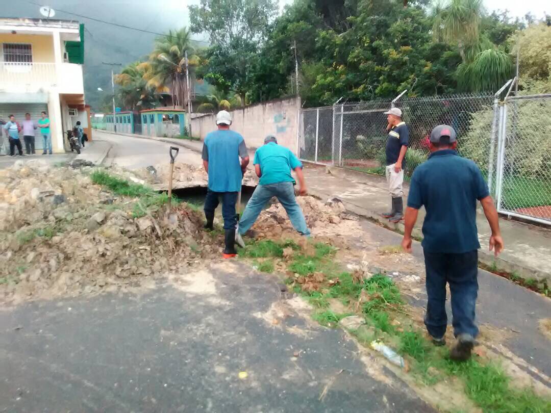 La <a href="/alc_bejuma/">Alcaldia de Bejuma</a> trabajando en resolver el problema con las cloacas de #Chirgua #LaColonia