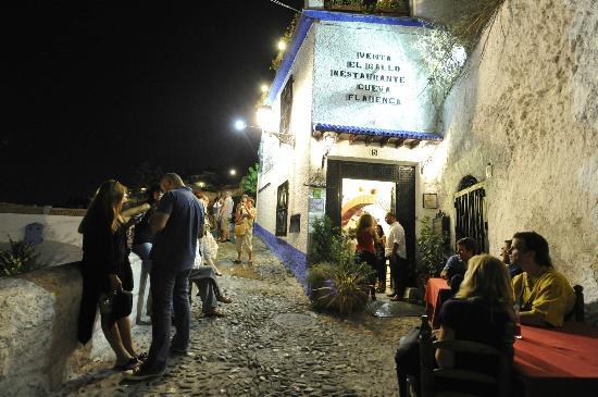 granada_inn's tweet photo. Flamenco show, todas las noches por sólo 26€. Más info. recepción #GranadaINN https://t.co/bCYBG58BGS