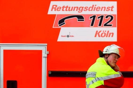 Kölner Feuerwehr rettet Mensch und Tier aus Kölner Randkanal. ebx.sh/2vbRAZV https://t.co/onHRwnp7qW