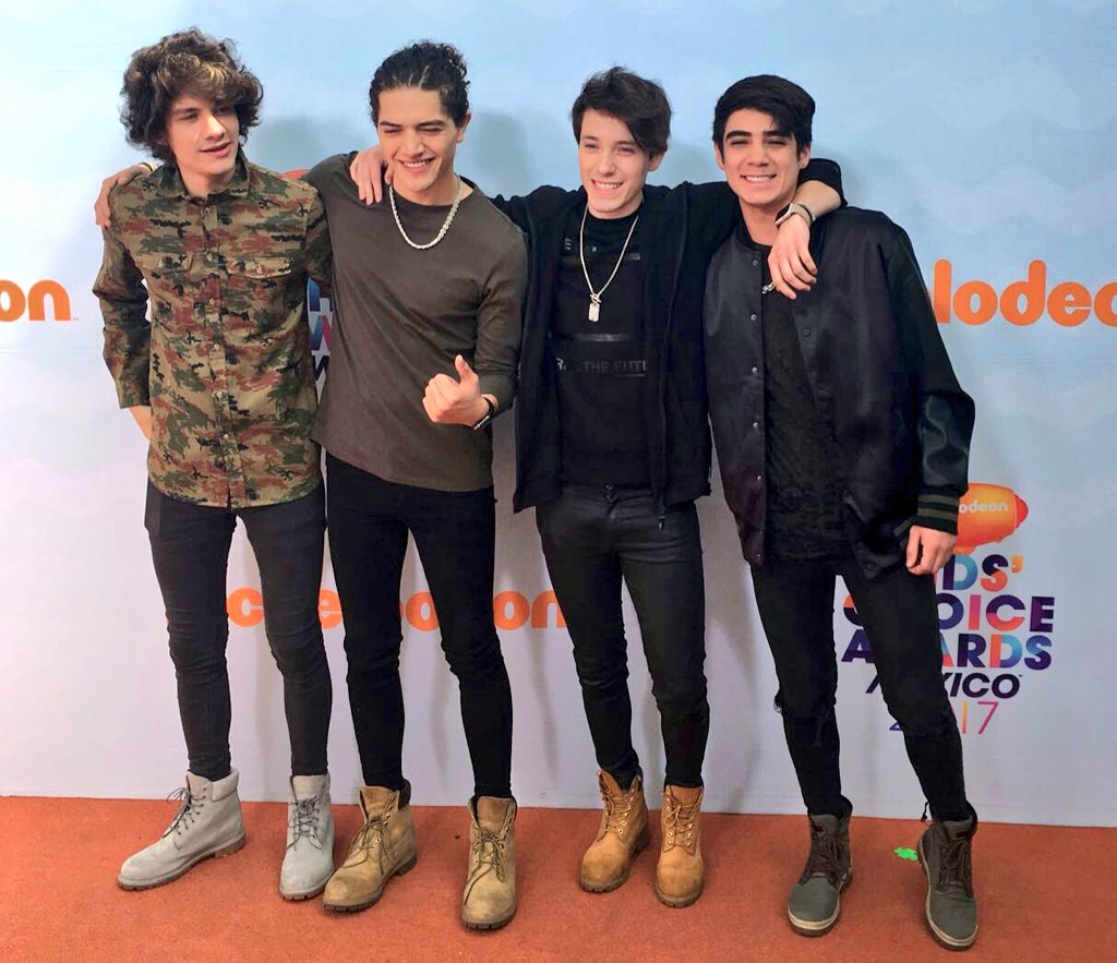 poulettetsv's tweet image. LANXKZBSKABA LAPINCHE MADRE SE VEN TAN JODIDAMENGE PERFECTOS AHAHAAAAAAA MI JALONSO Y MI BREDDY, S T O P ALXNOZABIAAM.