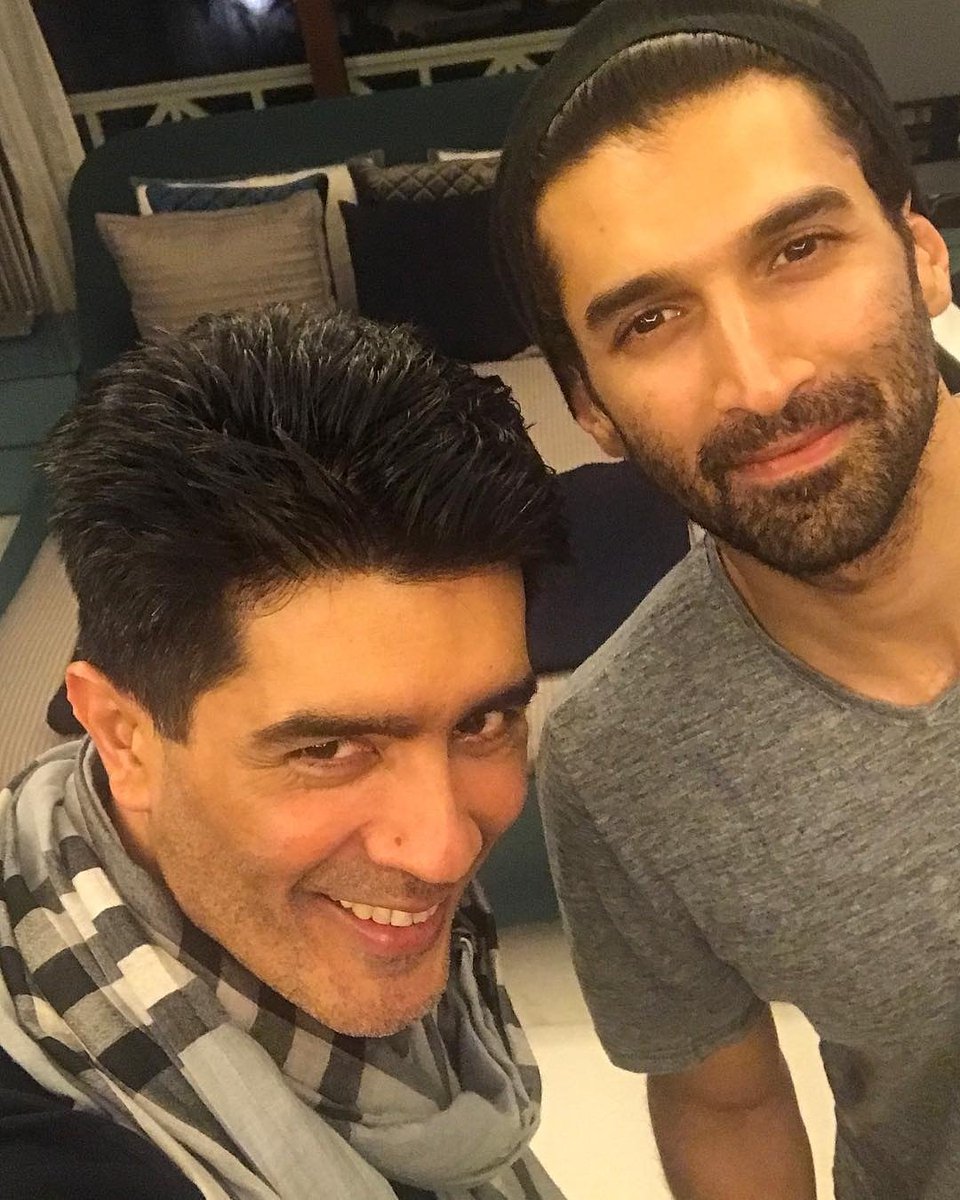 AdityaRoyKFC's tweet photo. [ #New ] #AdityaRoyKapur with @ManishMalhotra 😍 https://t.co/6sT9eQdlOn